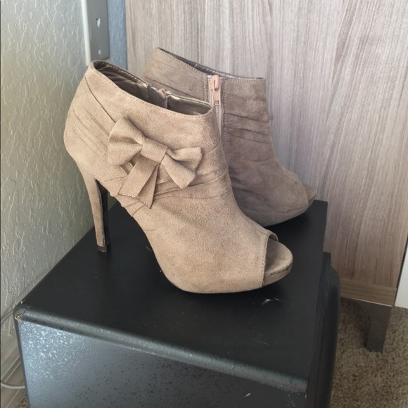 ✨ Booties, Size 7, New ! - Picture 2 of 8